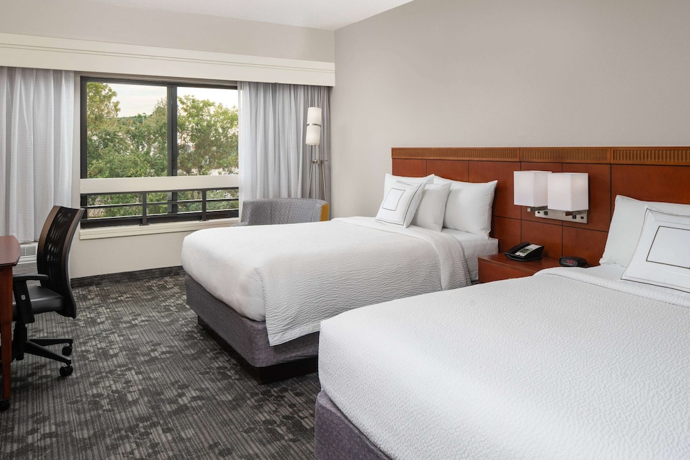 Sonesta Select Miami Lakes 9/42