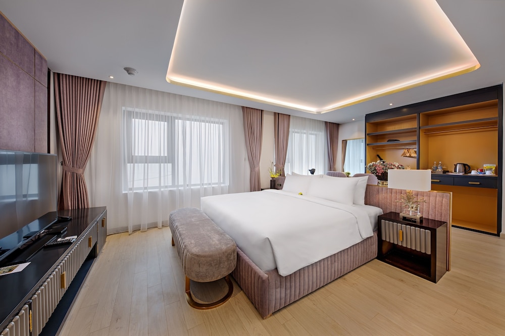 Presidential, Suite, King Bed, Bay View