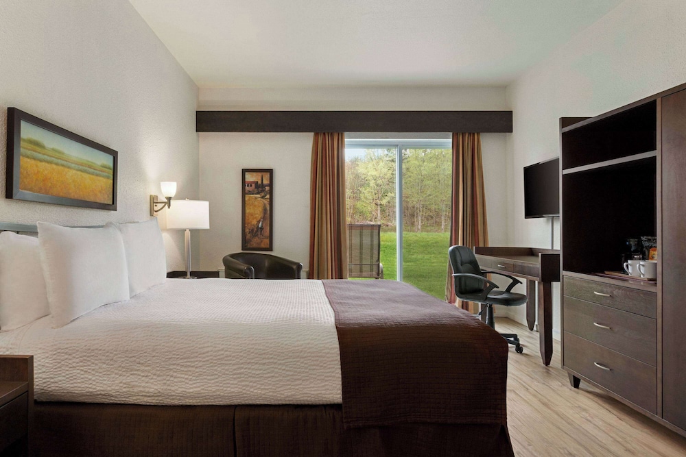 Drive Up, Queen Bed
