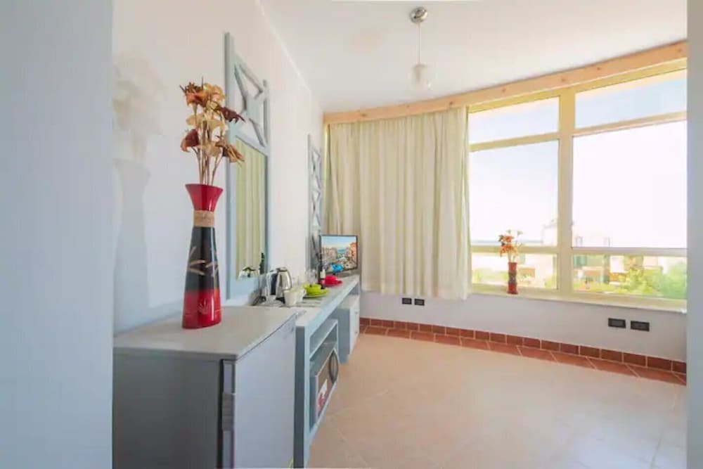 Royal Beach Serviced Apartments 27/75