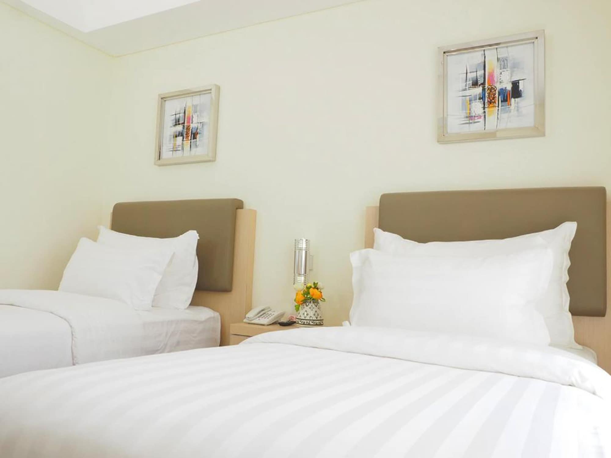 Superior, Twin Beds, No Window
