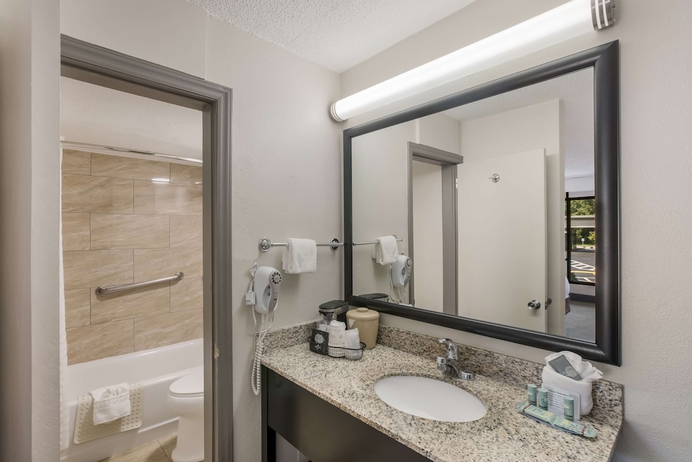 Best Western Asheville -Blue Ridge Parkway 16/40