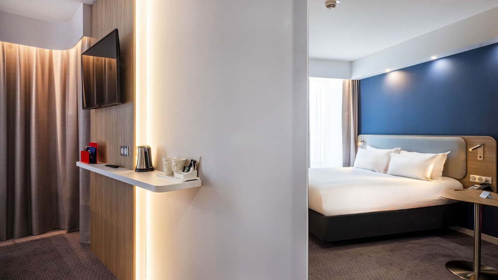غرفة قياسية بسرير كوين بإطلالة على الجبل، Holiday Inn Express Nice - Grand Arenas 9/10