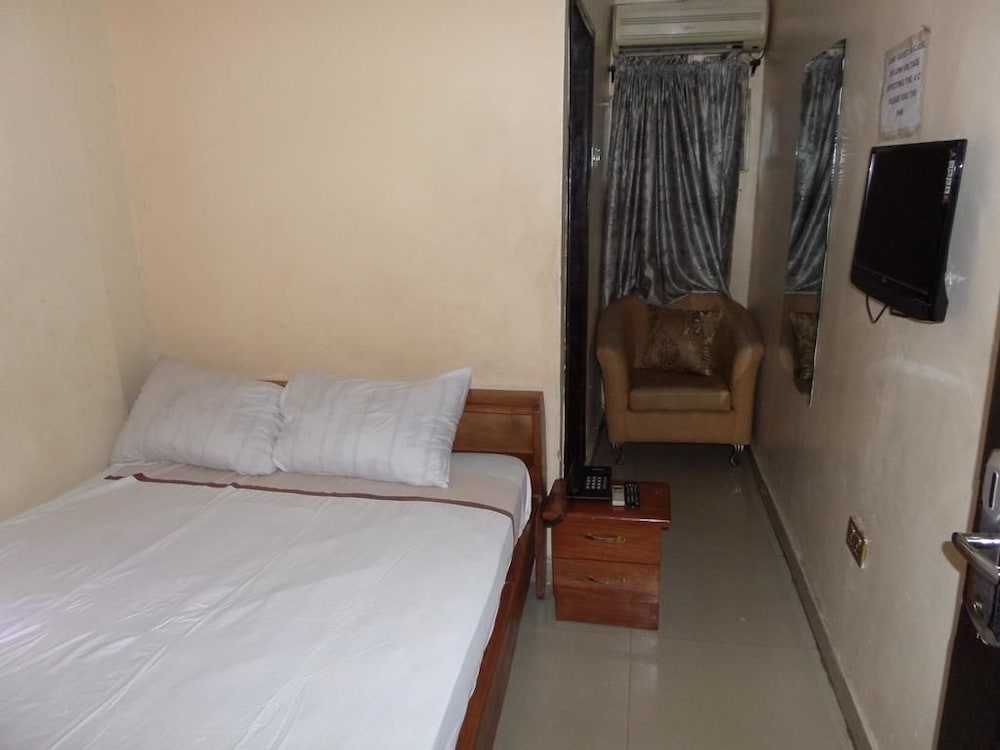 COMFORT, SINGLE, DOUBLE BED, COURTYARD VIEW, ACCESSIBLE