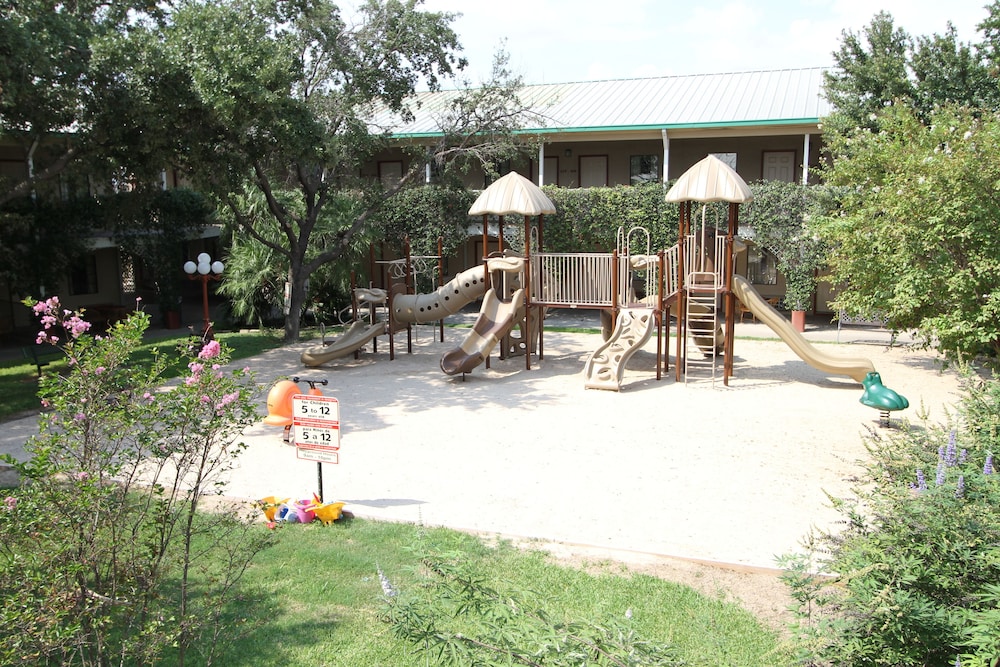 Family Garden Inn Suites 35/50