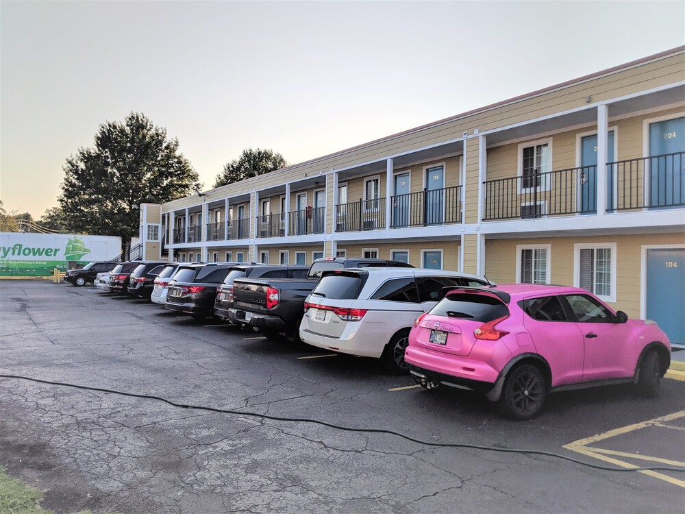 Americas Best Value Inn - Indy Northwest 19/27