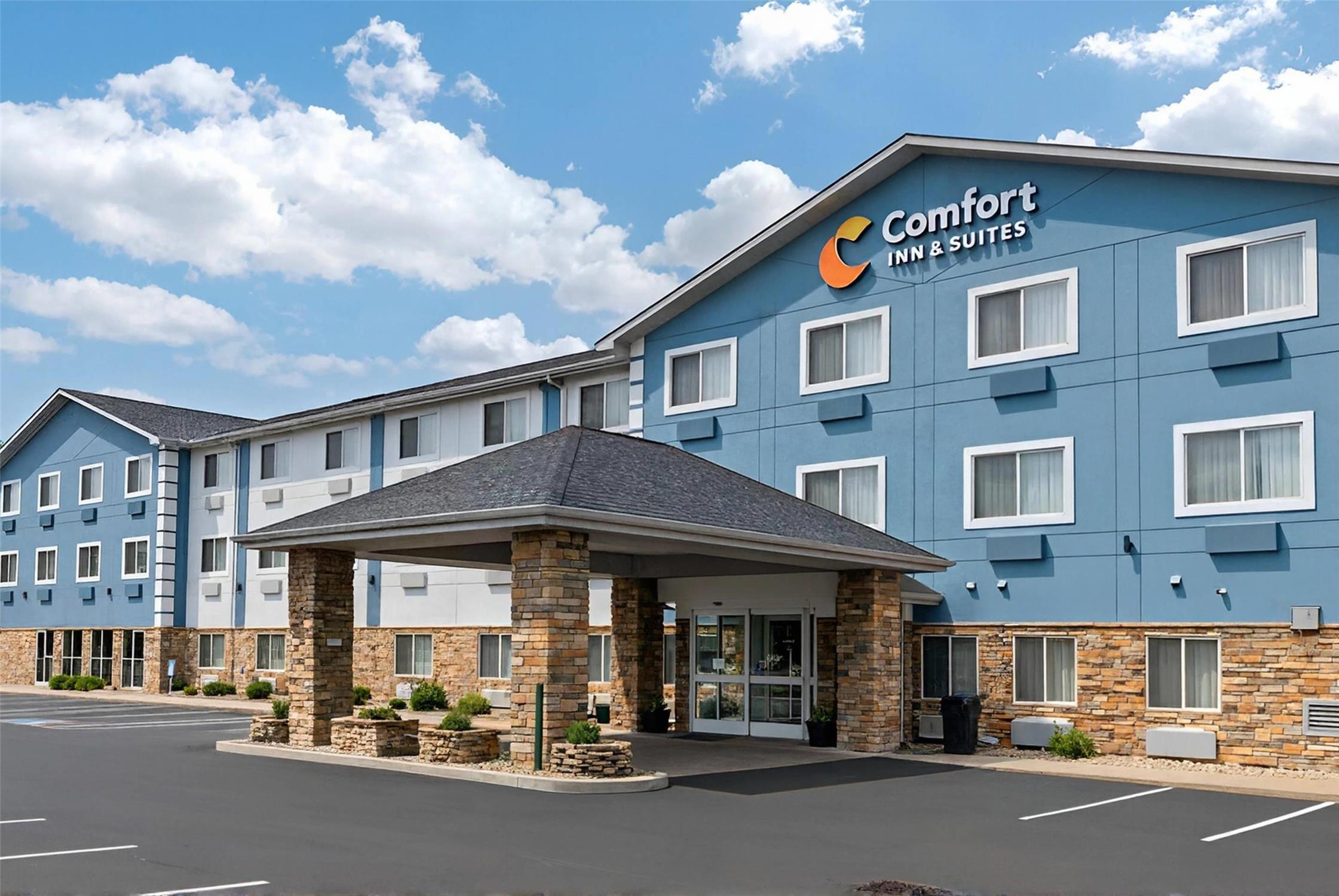 Comfort Inn & Suites Wisconsin Dells, WI 3/29