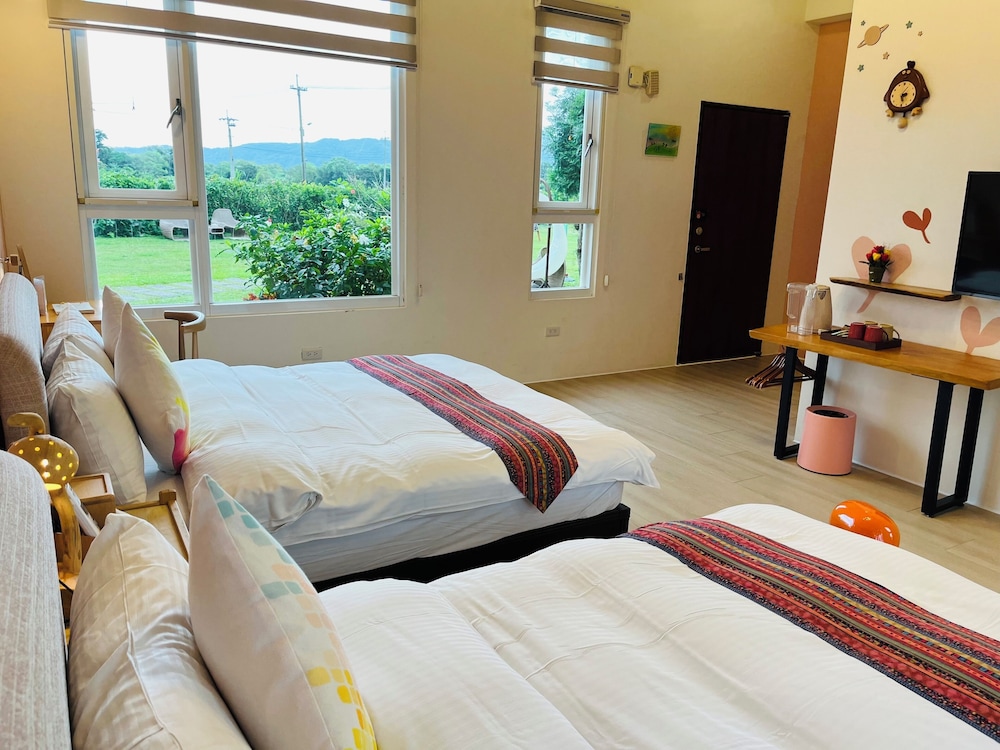 FAMILY, QUADRUPLE, 2 DOUBLE BEDS, GARDEN AREA