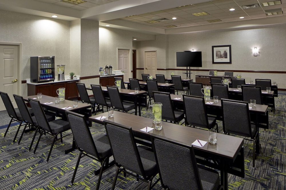 Residence Inn Milwaukee Downtown by Marriott 53/54
