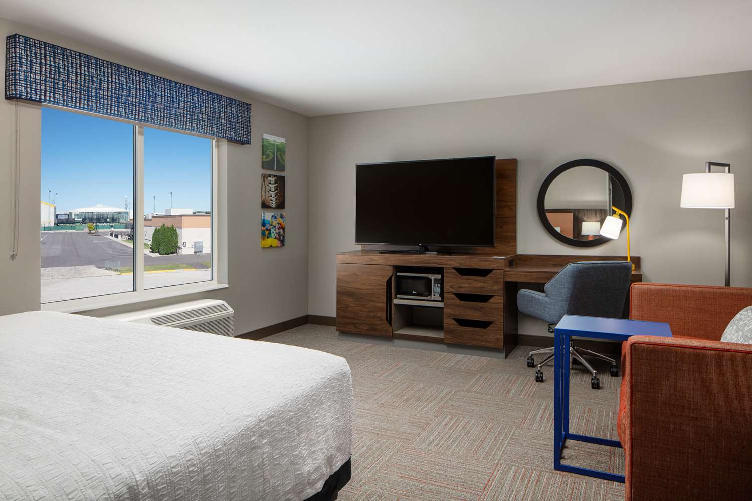 Studio, Suite, King Bed, Stadium View
