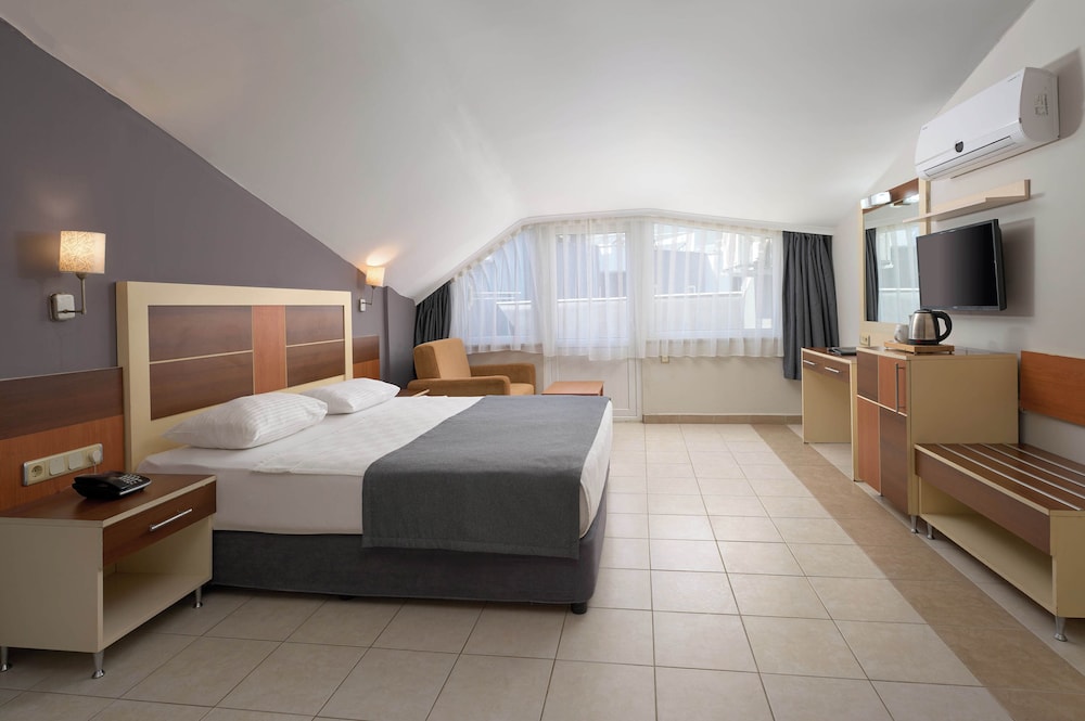 2 BEDROOMS, FAMILY
