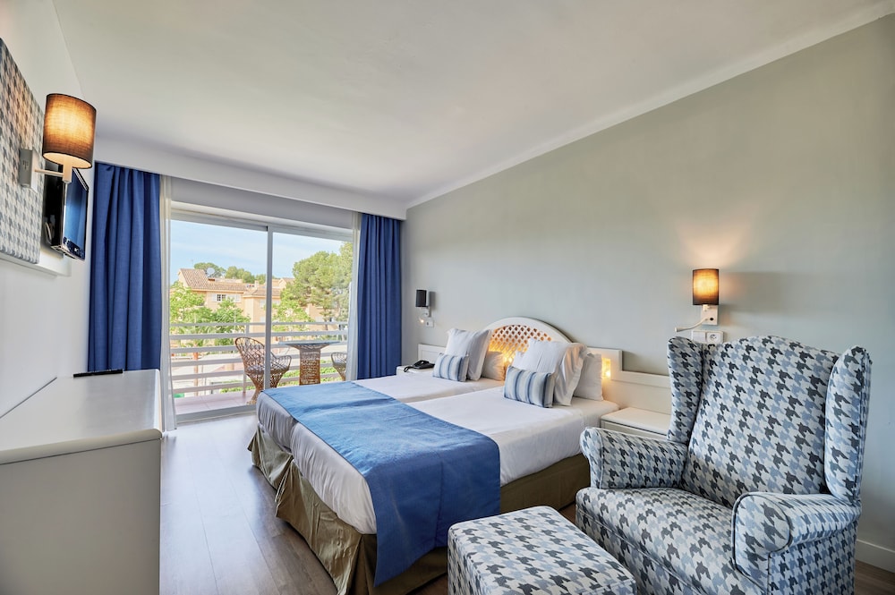 Room, Twin Beds, Pool View, Balcony, Hotel ROC Oberoy Adults Only +16 4/7