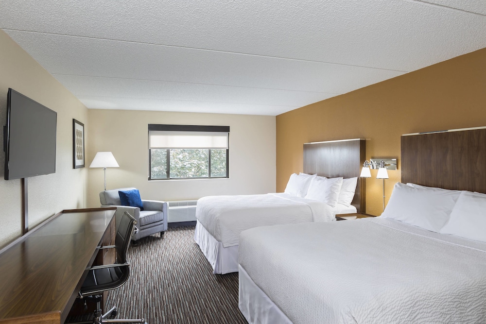 Royle Hotel Milwaukee Airport 11/64