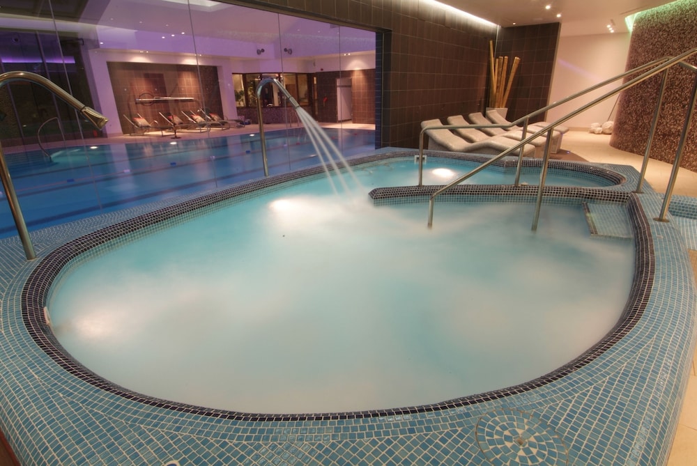 swimming pool spa