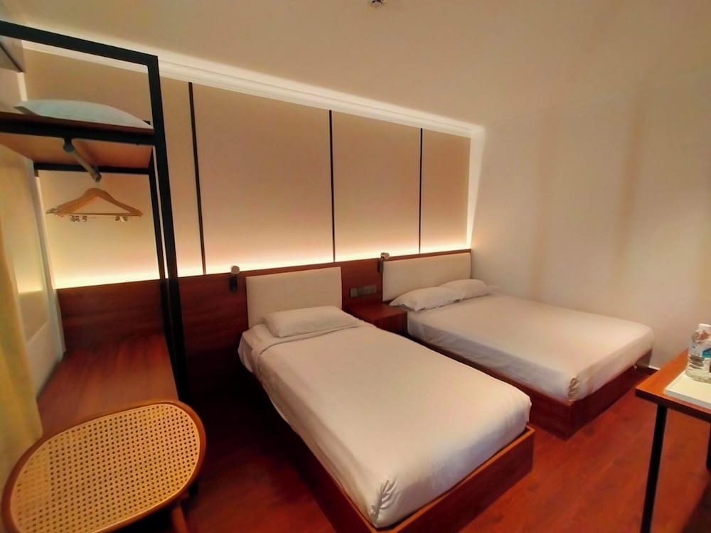 OYO 998 Queen City Hotel 38/50
