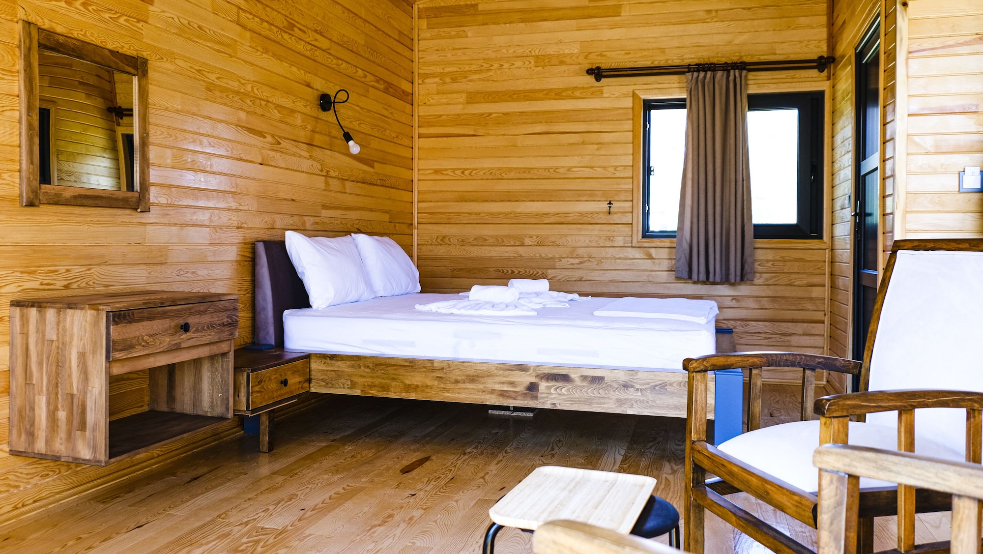 TREE HOUSE, DELUXE