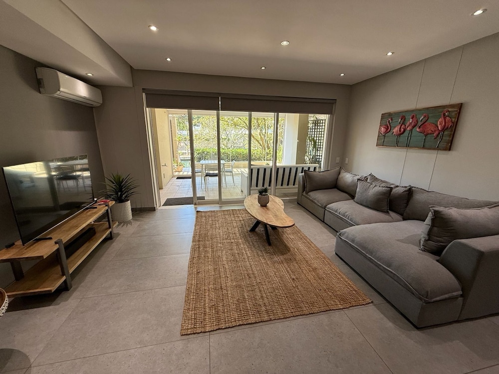 Mountain Marina Luxury Apartments 31/50
