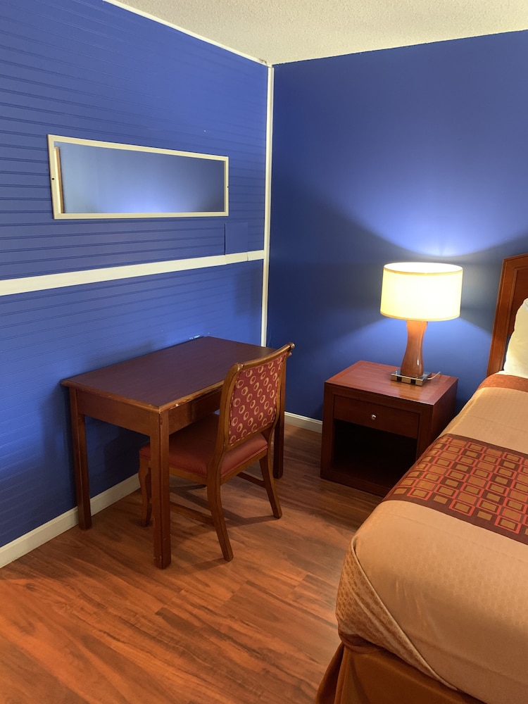 Magnuson Hotel Hampton NH 18/35