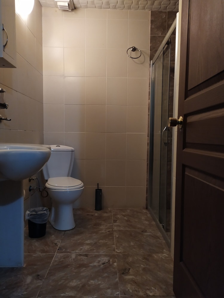 Istanbul Irish Hotel 38/40
