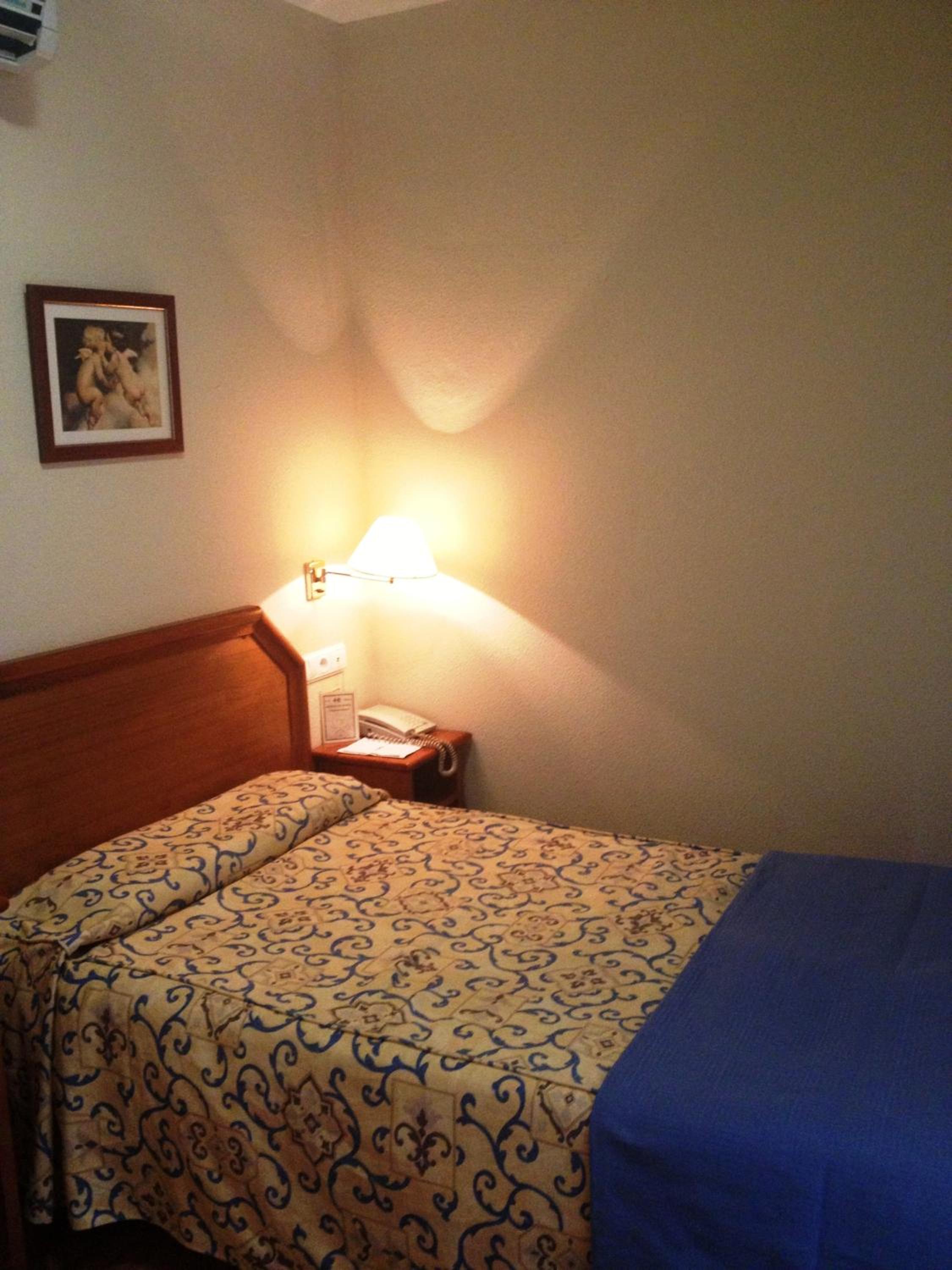 Petite, Single، Hispania 7/10