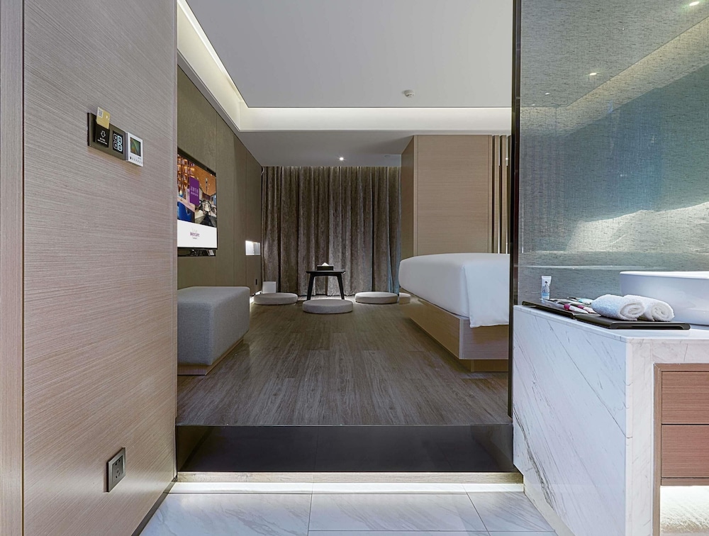 Superior, King Bed