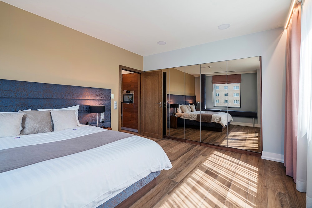 GRAND, LUXURY, RIVER VIEW