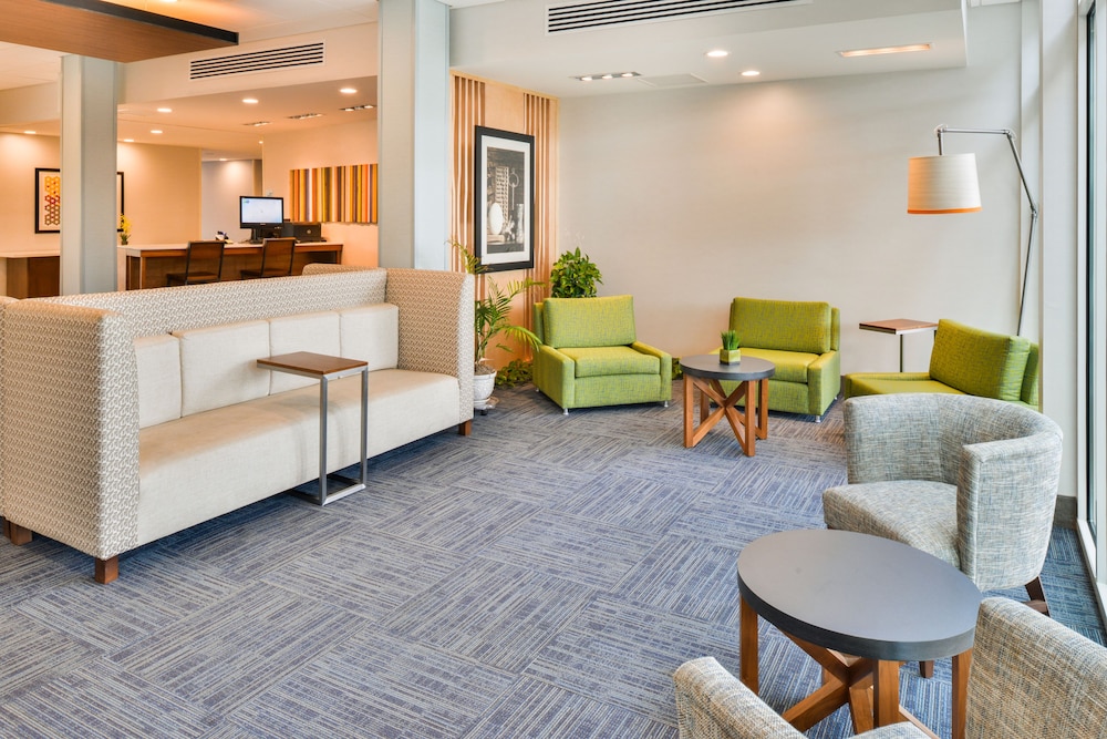 Holiday Inn Express And Suites Salem 36/45