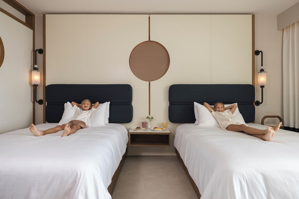 2 Bedrooms, Penthouse, Suite, King and Queen Bed
