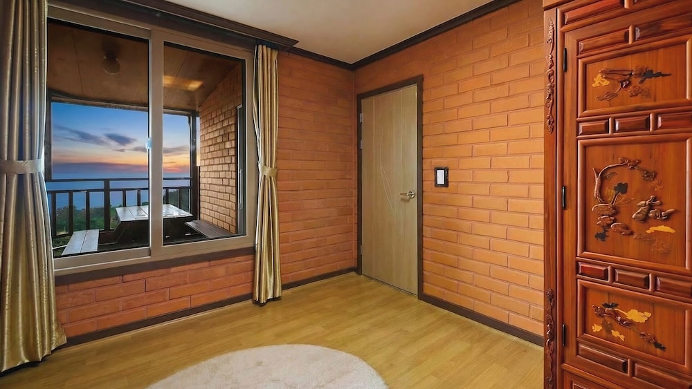 Yeosu Hwangto Pension 28/50