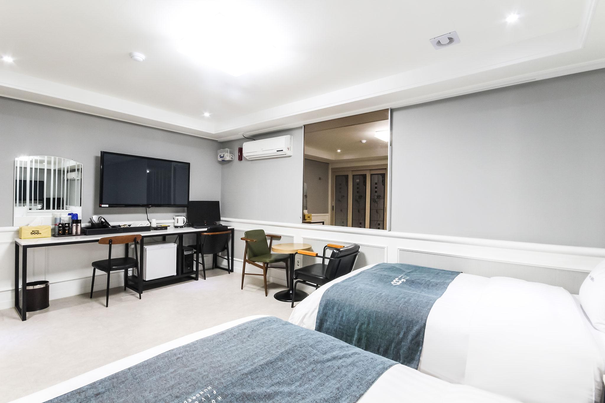 500Th Hotel 8/43