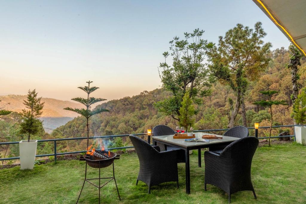 Alaya Stays By Elivaas Livelife - Kasauli 13/13