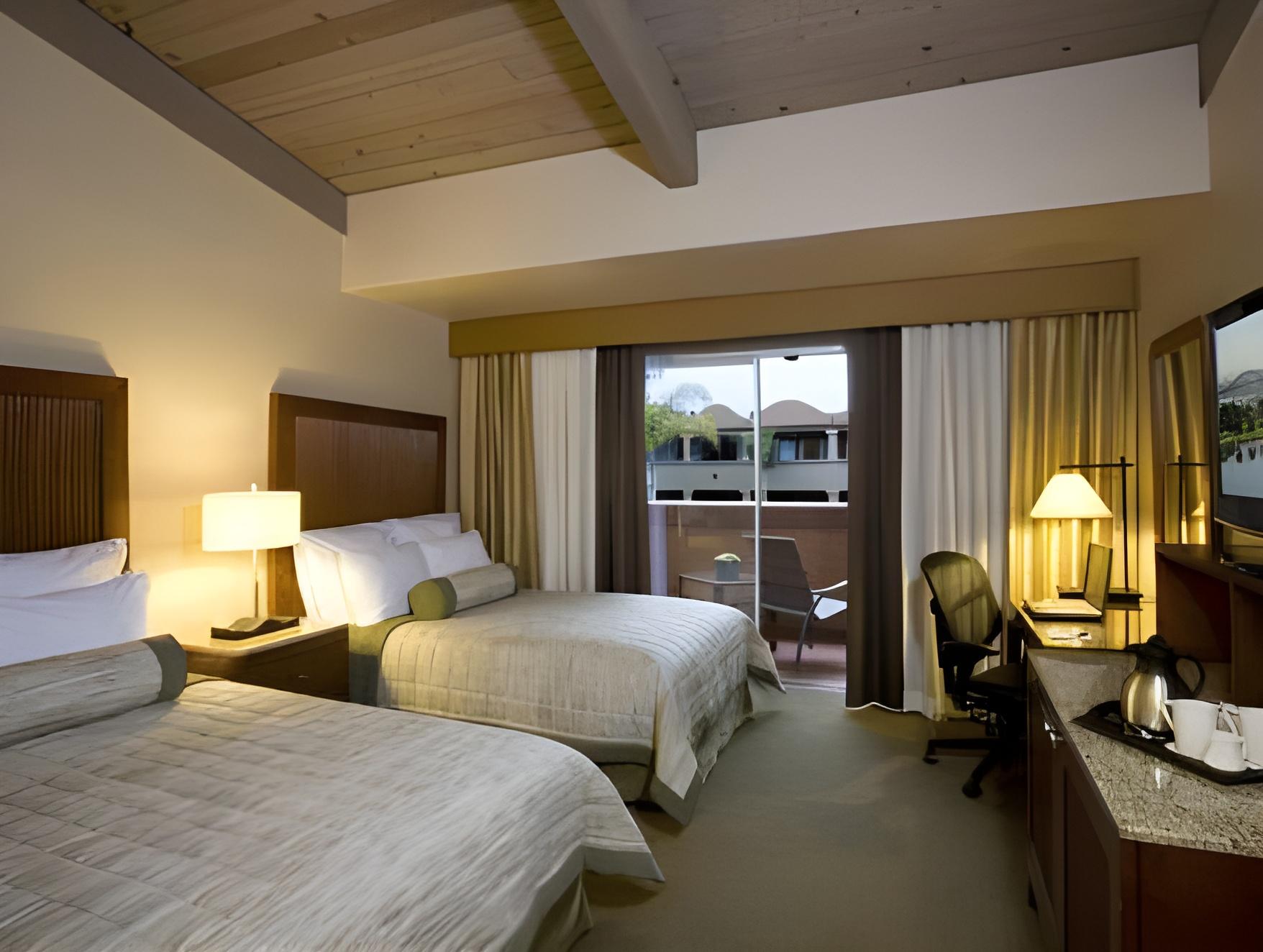 STANDARD, 2 DOUBLE BEDS