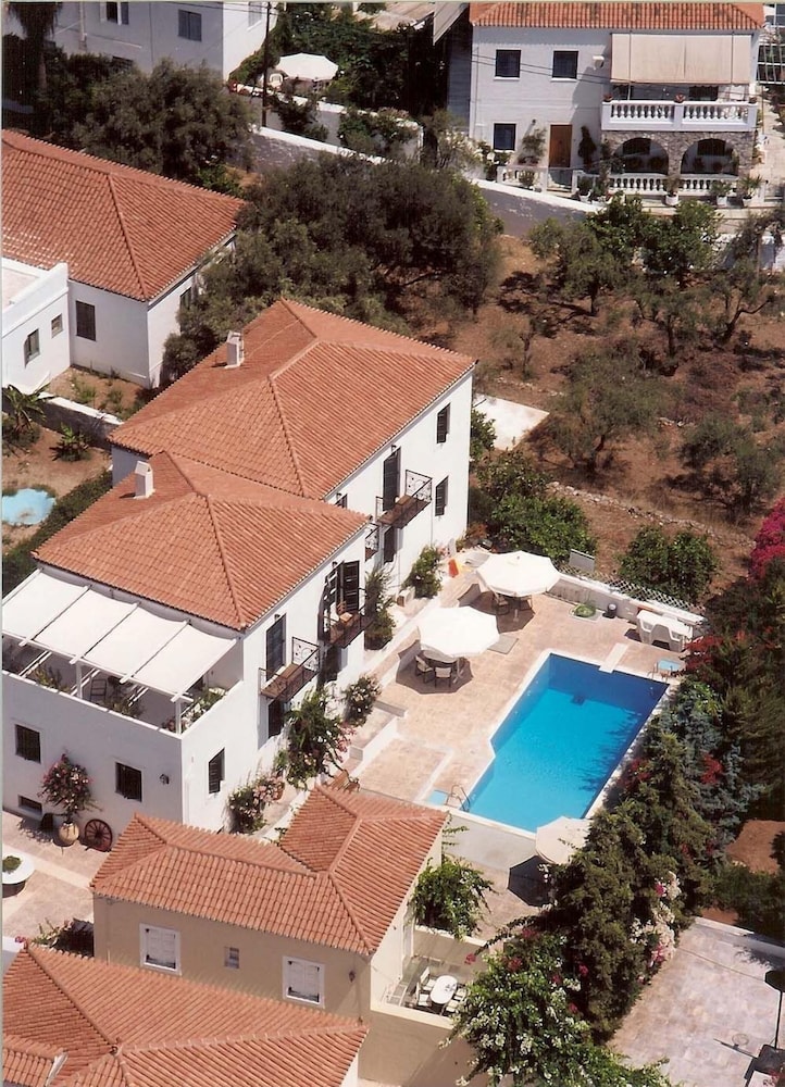 SPETSES RETREAT 20/22