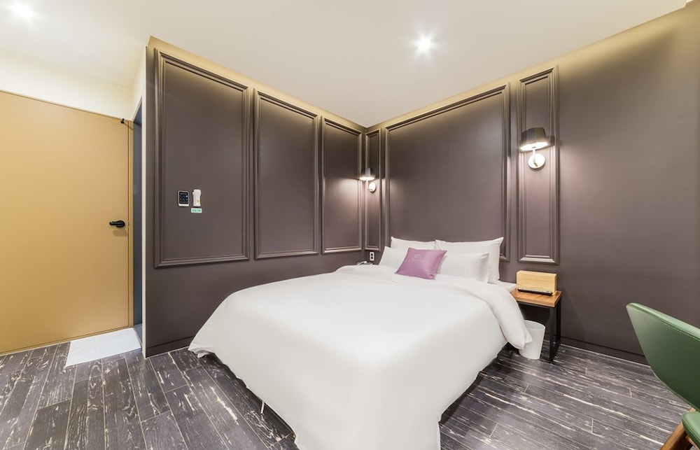 Plain Hotel 15/24