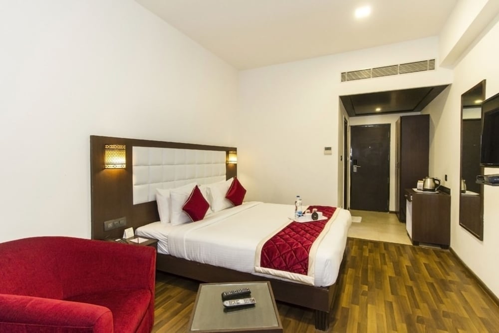 Akshaya Aura 25/53