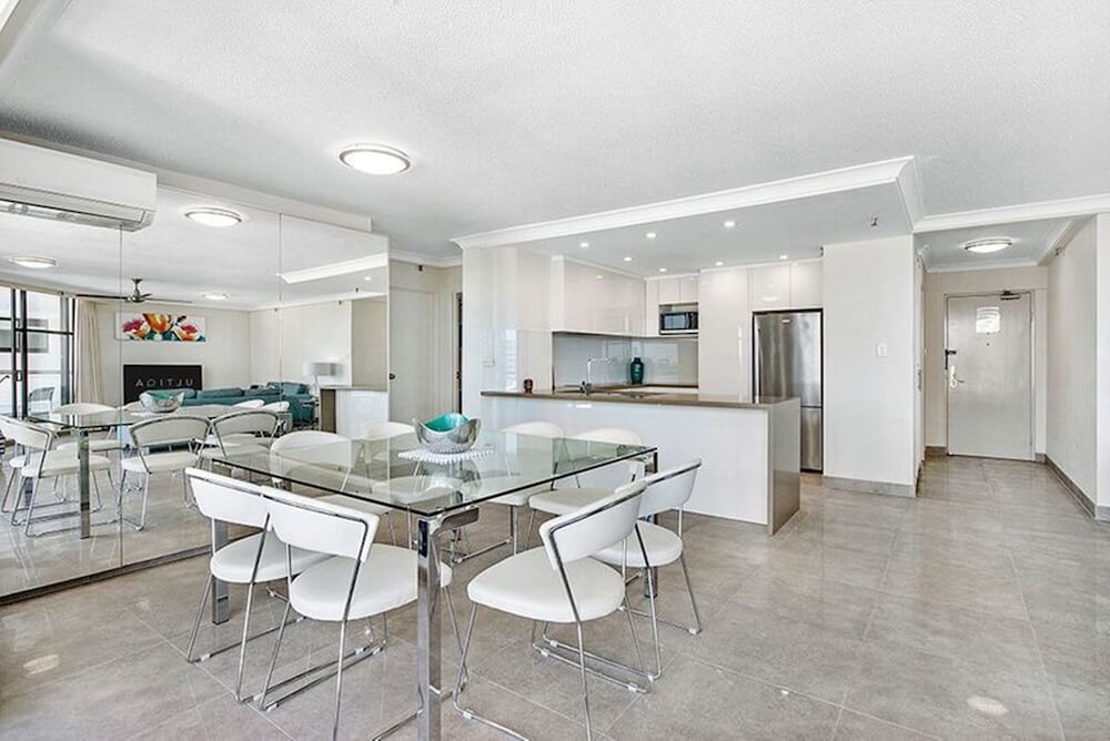 ULTIQA Beach Haven on Broadbeach 42/50