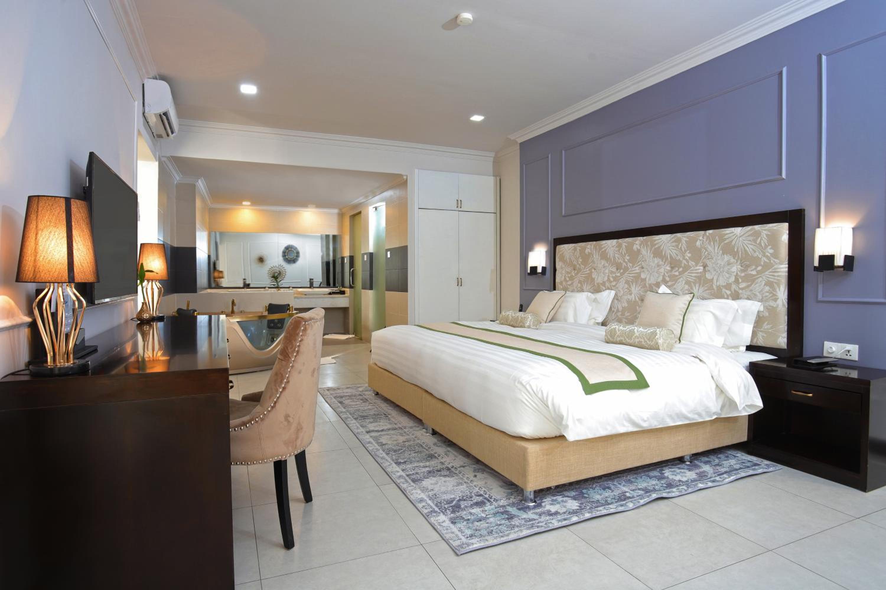 Tower, Suite, King Bed, Sofa
