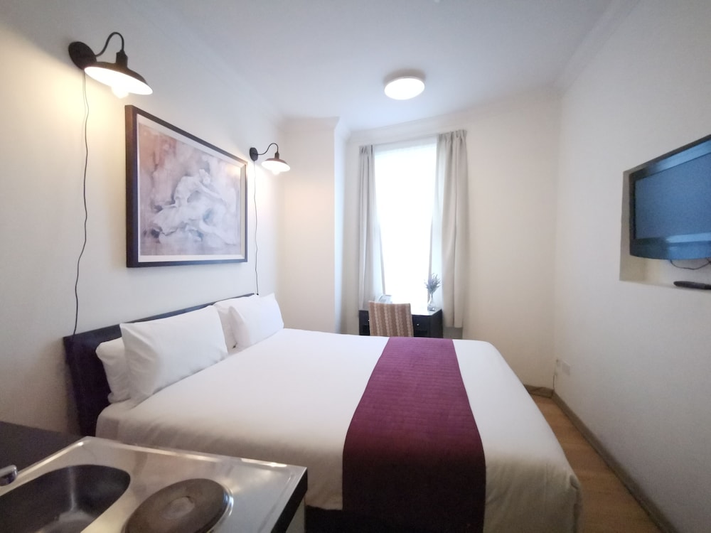 Standard, Double Bed, The Royale Chulan Hyde Park 7/10
