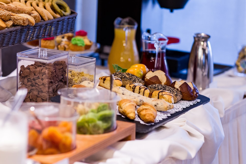 IGNATIA HOTEL 30/66