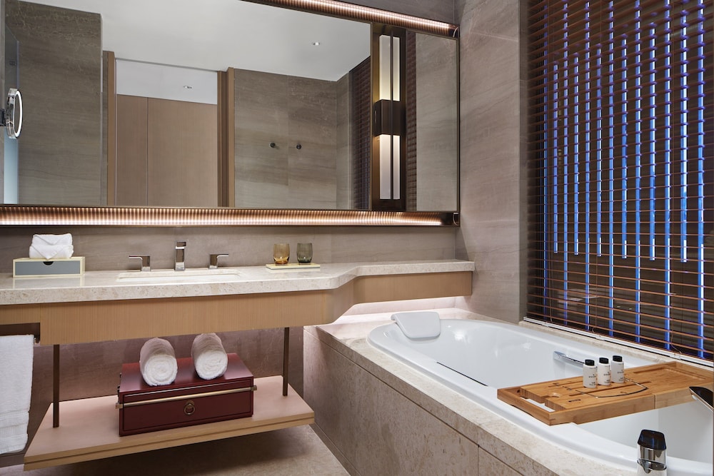 Sheraton Yunfu Xinxing Hotel 8/55
