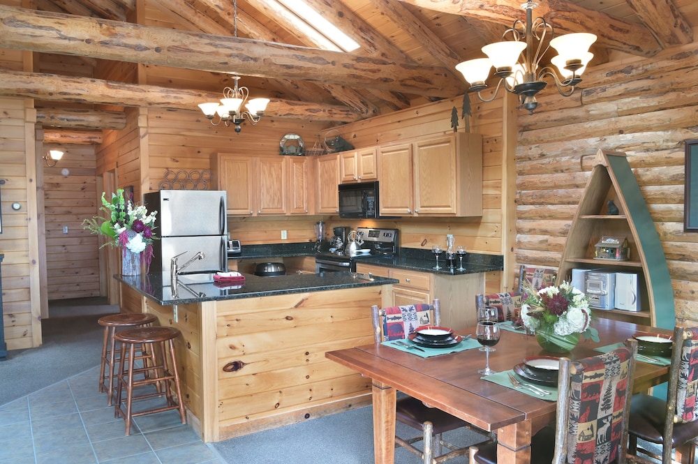 The Lodges at Cresthaven 13/60