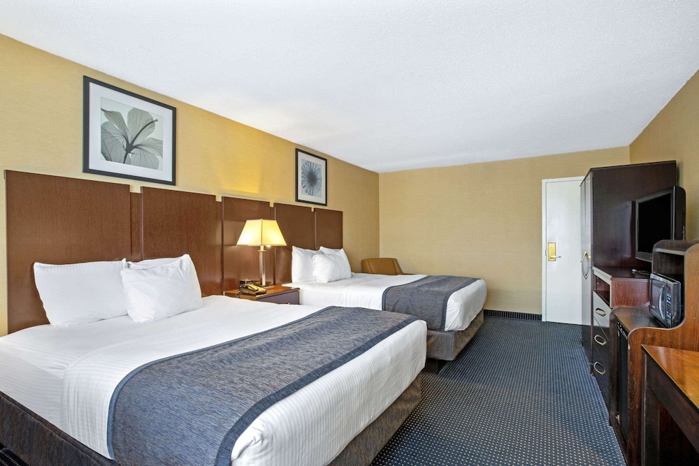 Hampton Inn Manchester Downtown, NH 11/39