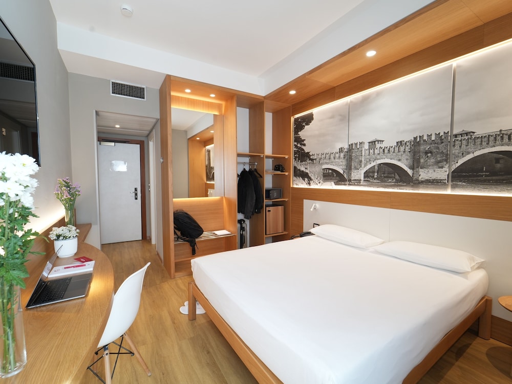 CLASSIC, QUEEN BED