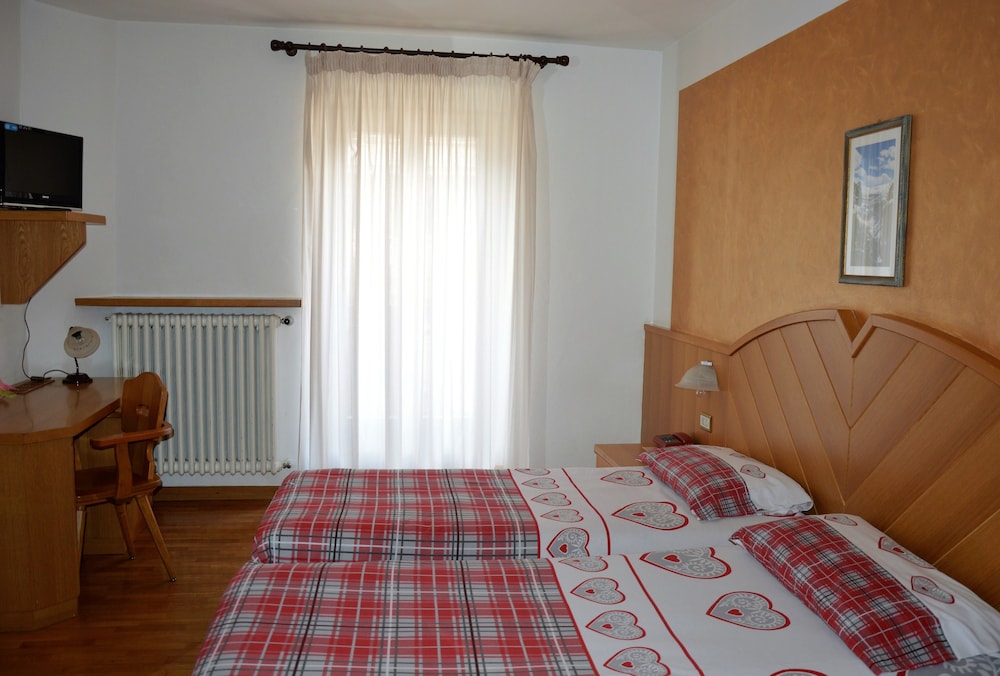 Hotel Pinzolo Dolomiti 55/76