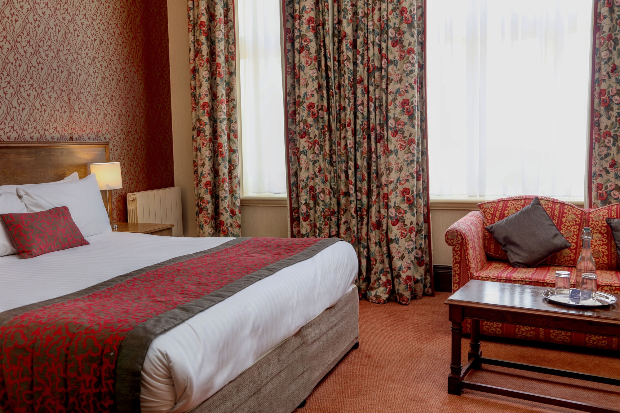 Junior Suite, King Bed, Sofa