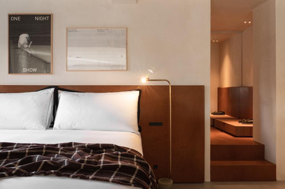 Special, Loft