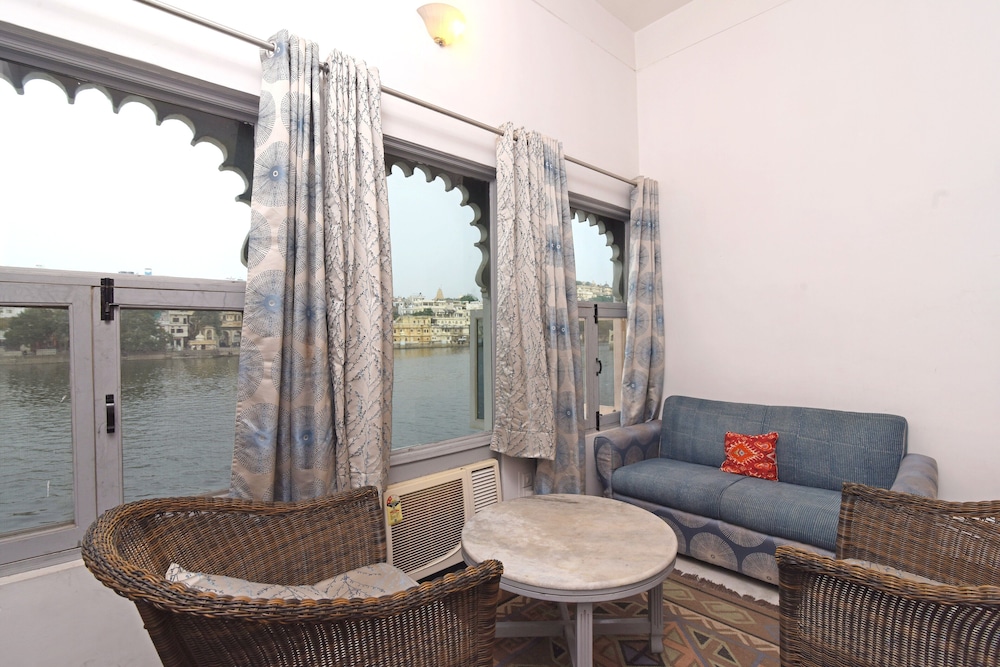 Hotel Sarovar 28/50