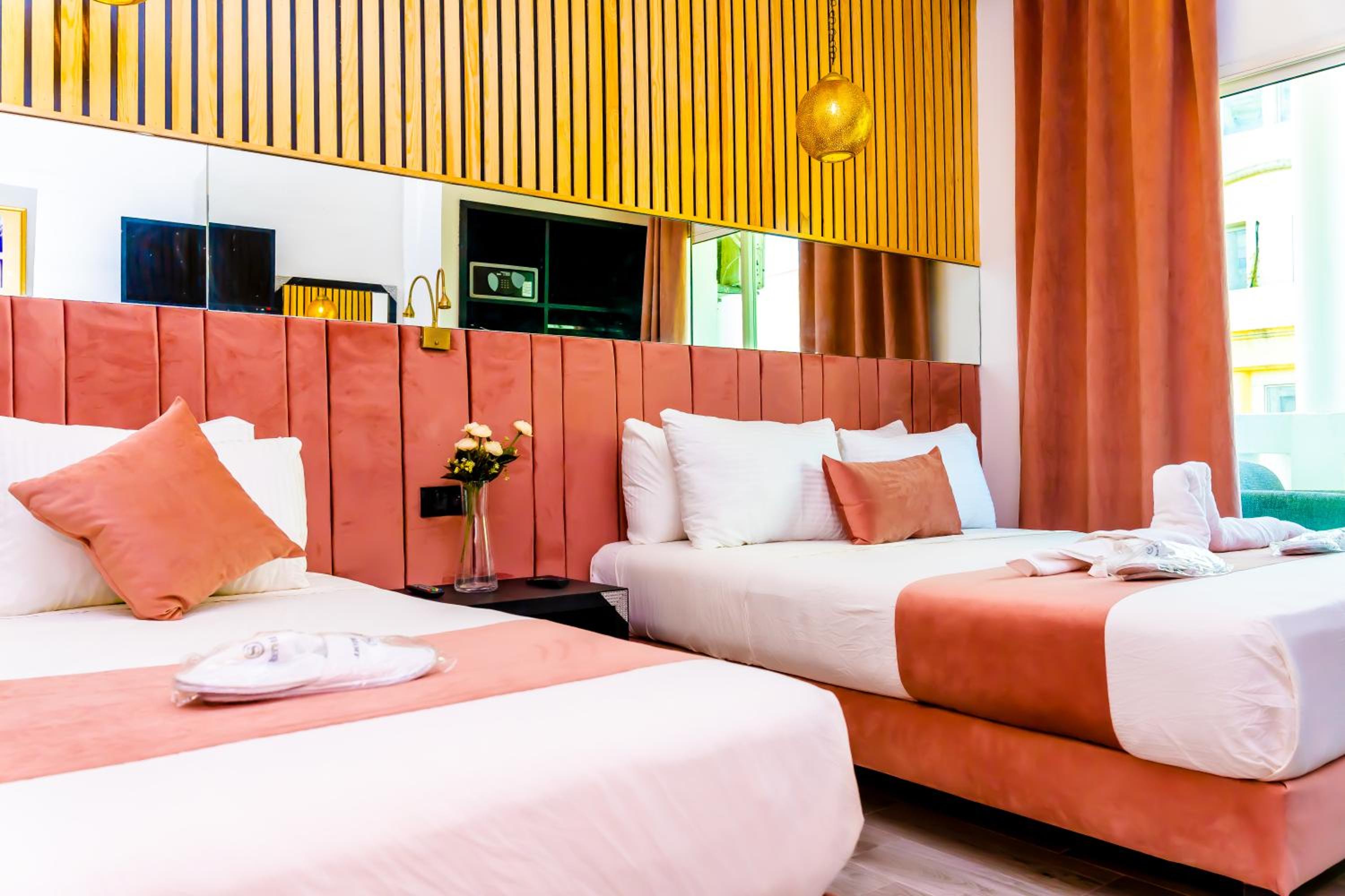 غرفة بسريرين منفصلين، Hotel Les Ambassadeurs 7/10