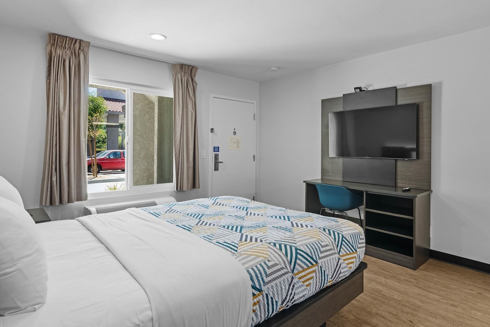 Motel6 La Mesa, CA 37/67