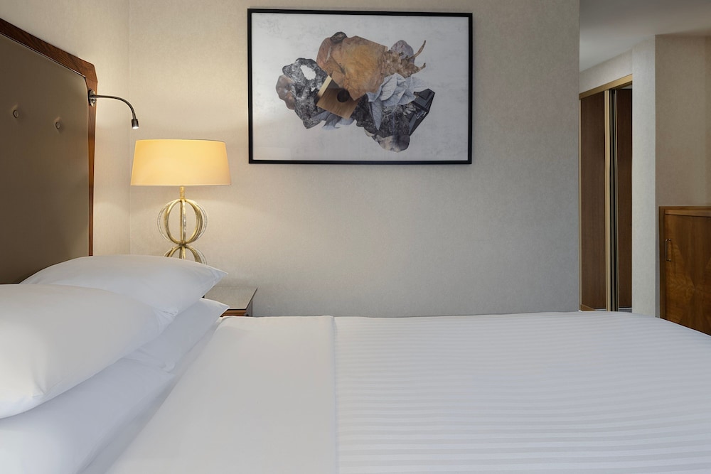 غرفة ديلوكس بسرير كوين، Delta Hotels by Marriott Swindon 3/4
